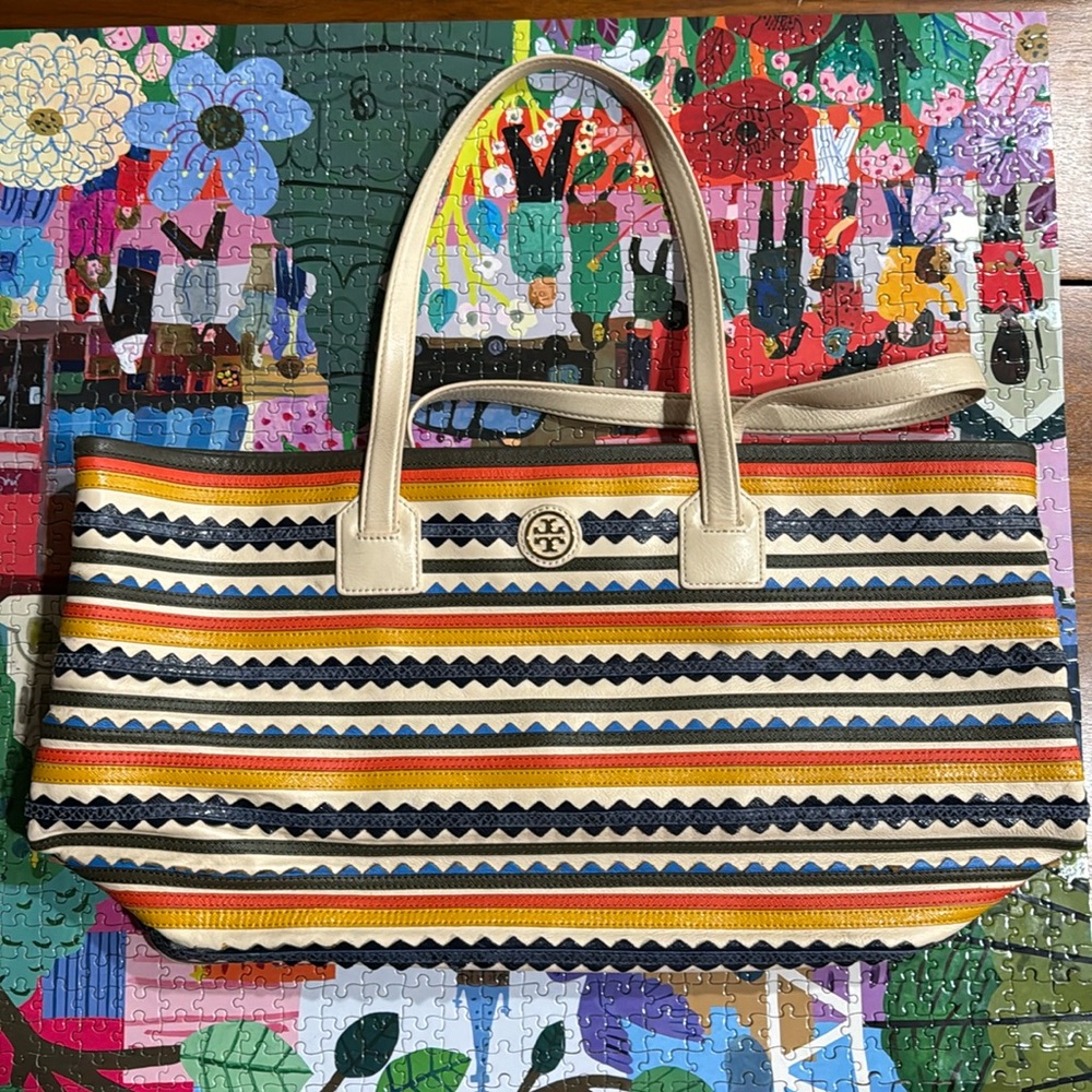 Spacious gorgeous Tory Burch Tote